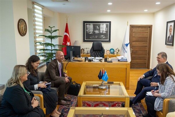 İzmir Büyükşehir Belediyesi’nin; erken çocukluk gelişimi, çocuk koruma, afet risklerinin