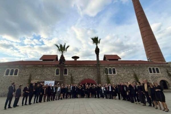 İzmir İnisiyatifi, Alsancak'taki Tarihi Havagazı Fabrikası'nda düzenlenen etkinlikle kentin geleceğine