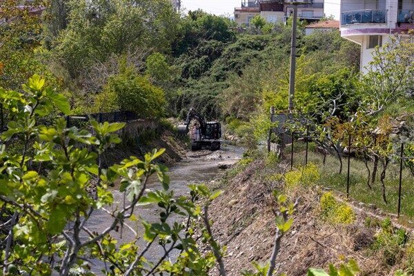 İzmir Büyükşehir Belediyesi, temiz Körfez için 41 iş makinesi ve