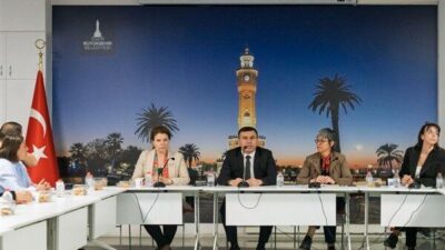 İzmir Büyükşehir Belediyesi, parklardaki su kaynaklarının verimli kullanımı için personele