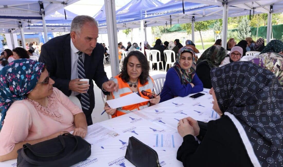 İzmir Büyükşehir Belediyesi, kadınlara yönelik "Sıcak Çaylar, Güçlü Bağlar" buluşmalarını