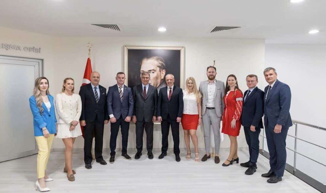 İzmir Sanat’taki Başkanlık Ofisi’nde gerçekleşen görüşmelerde; temiz enerji, turizm, ulaşım