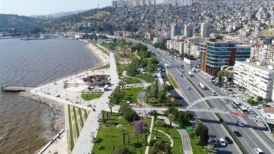İzmir Büyükşehir Belediyesi, afetler sonrasında yurttaşların toplanacağı alanlarla ilgili stratejilerini