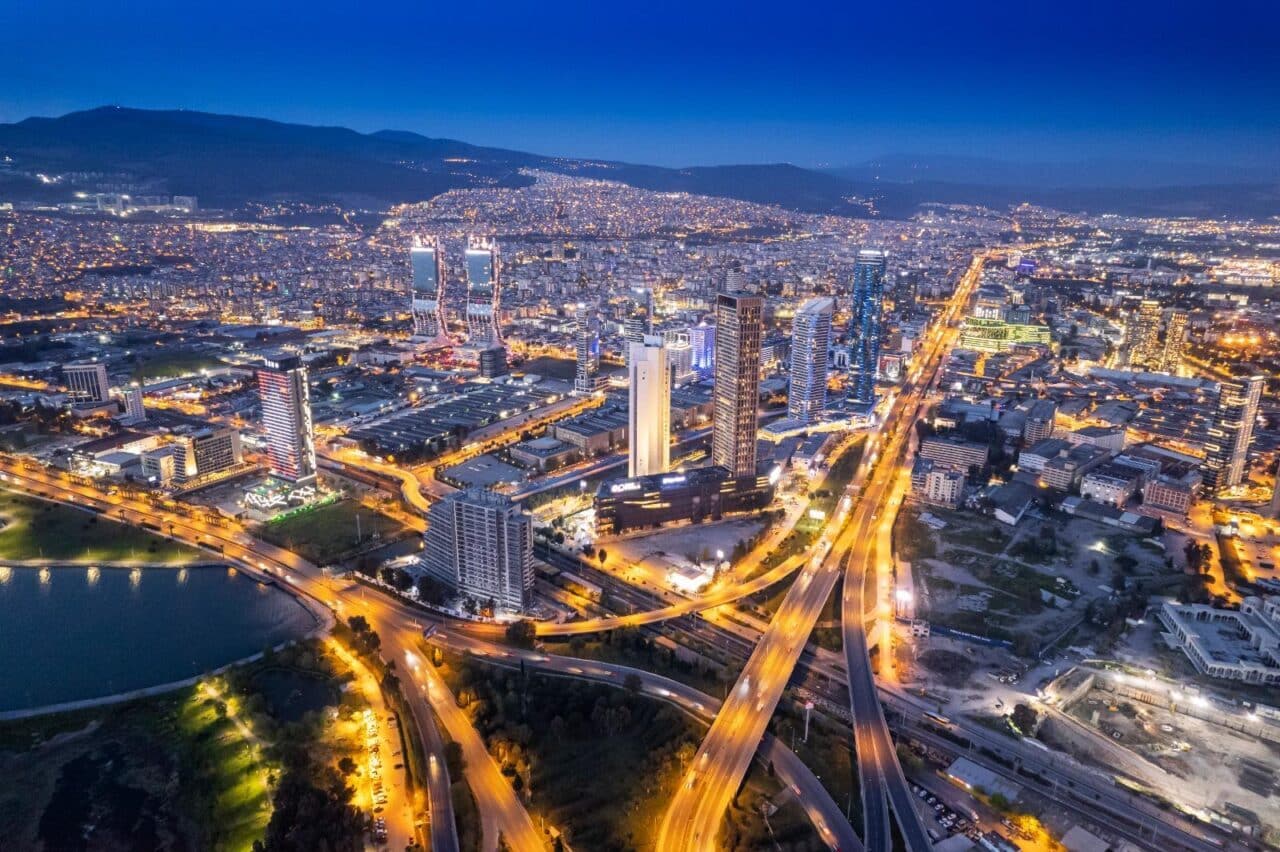 İzmir Büyükşehir Belediyesi’nin akıllı kent vizyonu doğrultusunda “İzmir’in Dijital İkizi”