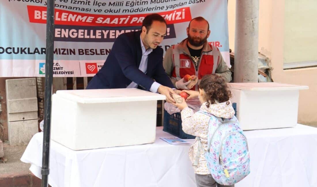 İzmit Belediyesi, "Beslenme Saati" projesi kapsamında Mehmet Akif İlkokulu, Ziya