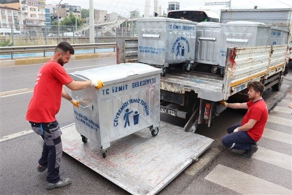 İlk olarak Salim Dervişoğlu Caddesi’nde başlayan konteyner yenileme çalışmaları, planlı