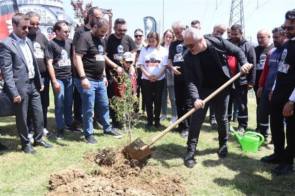 İzmit Belediyesi'nin desteklediği hatıra ormanı açılışına Cem Serhat Dayan, Ali