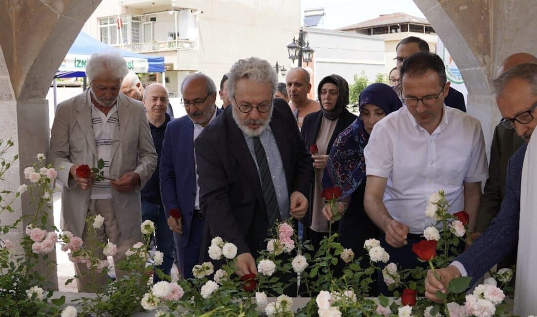 Etkinlikte IRCICA Genel Direktörü Prof. Dr. Mahmud Erol Kılıç ile