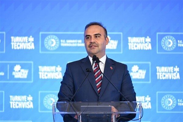 Manisa'da OSB için hayata geçirilen lojman projesiyle çalışanlar, sembolik bir