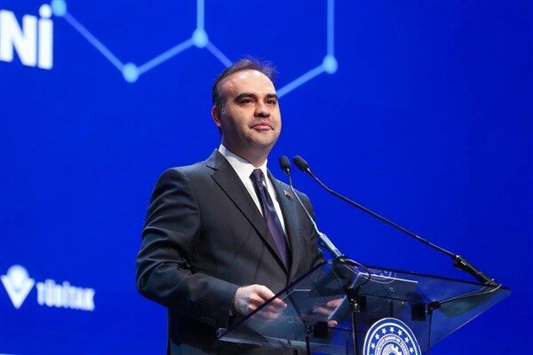 Bakanlıktan yapılan açıklamaya göre, Sanayi ve Teknoloji Bakanı Kacır, Ortaokul