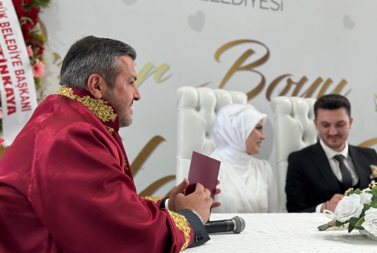 Karabük Belediyesi, "Mutlu Başlangıçlar Karabük Belediyesinde Başlar" mottosuyla çiftlerin özel