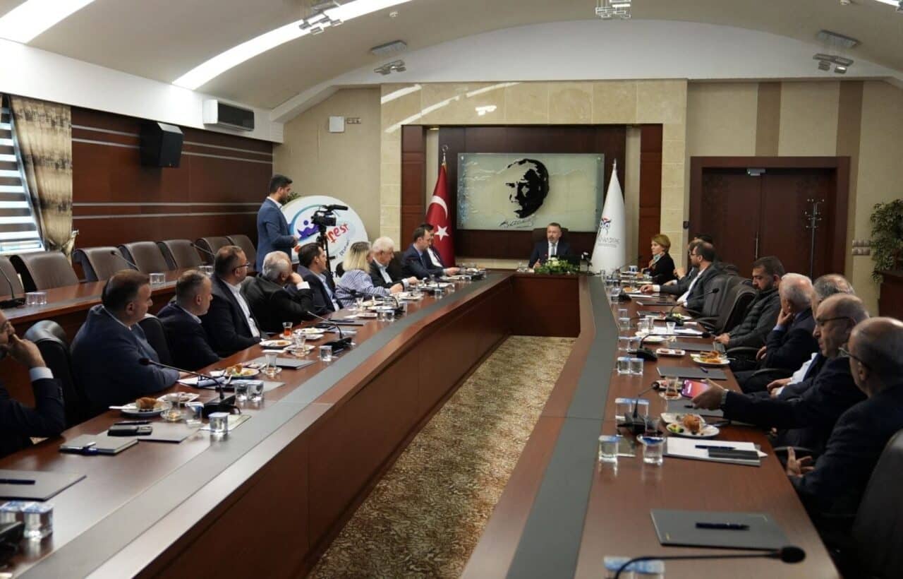 Senato Salonu’ndaki buluşmada, Mart ve Nisan aylarında üniversitenin elde ettiği