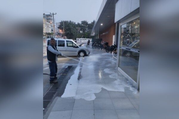 Karacabey Şehirler Arası Otobüs Terminali'nde temizlik ve dezenfekte çalışmaları titizlikle