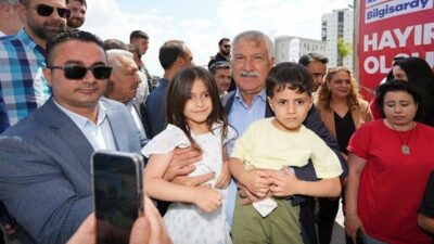 Zeydan Karalar, Adana’da gençlere hitap eden park projelerini açıkladı. Belediyenin