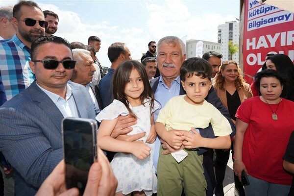 Zeydan Karalar, Adana’da gençlere hitap eden park projelerini açıkladı. Belediyenin