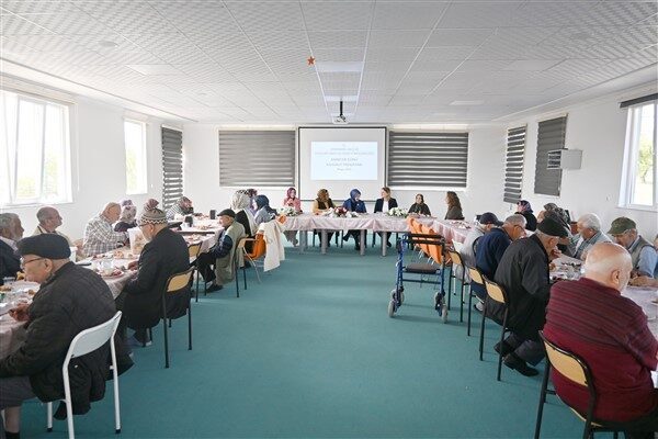 Karaman Valisi Mehmet Fatih Çiçekli'nin eşi Esengül Korkmaz Çiçekli ve