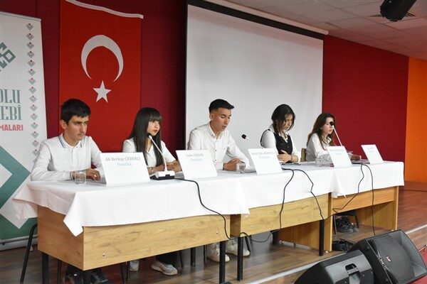 Etkinlikte, Sabahattin Ali'nin edebi kişiliği, eserlerinde işlediği temalar ve Türk