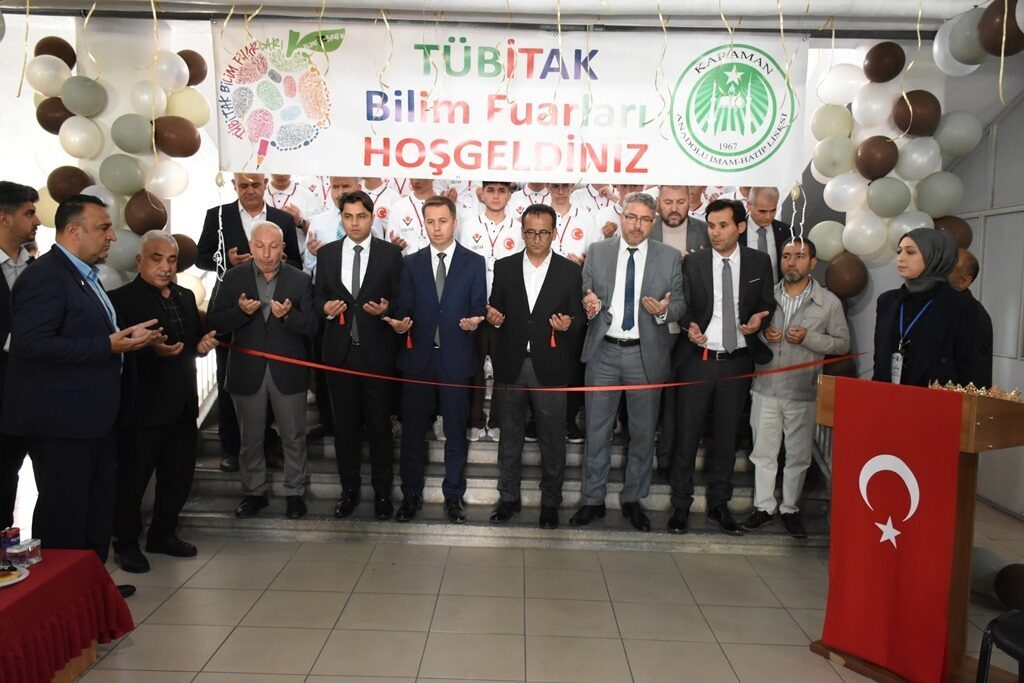 Programın açılış konuşmasını Okul Müdürü Mustafa Özer yaptı. Açılış kurdelesi,