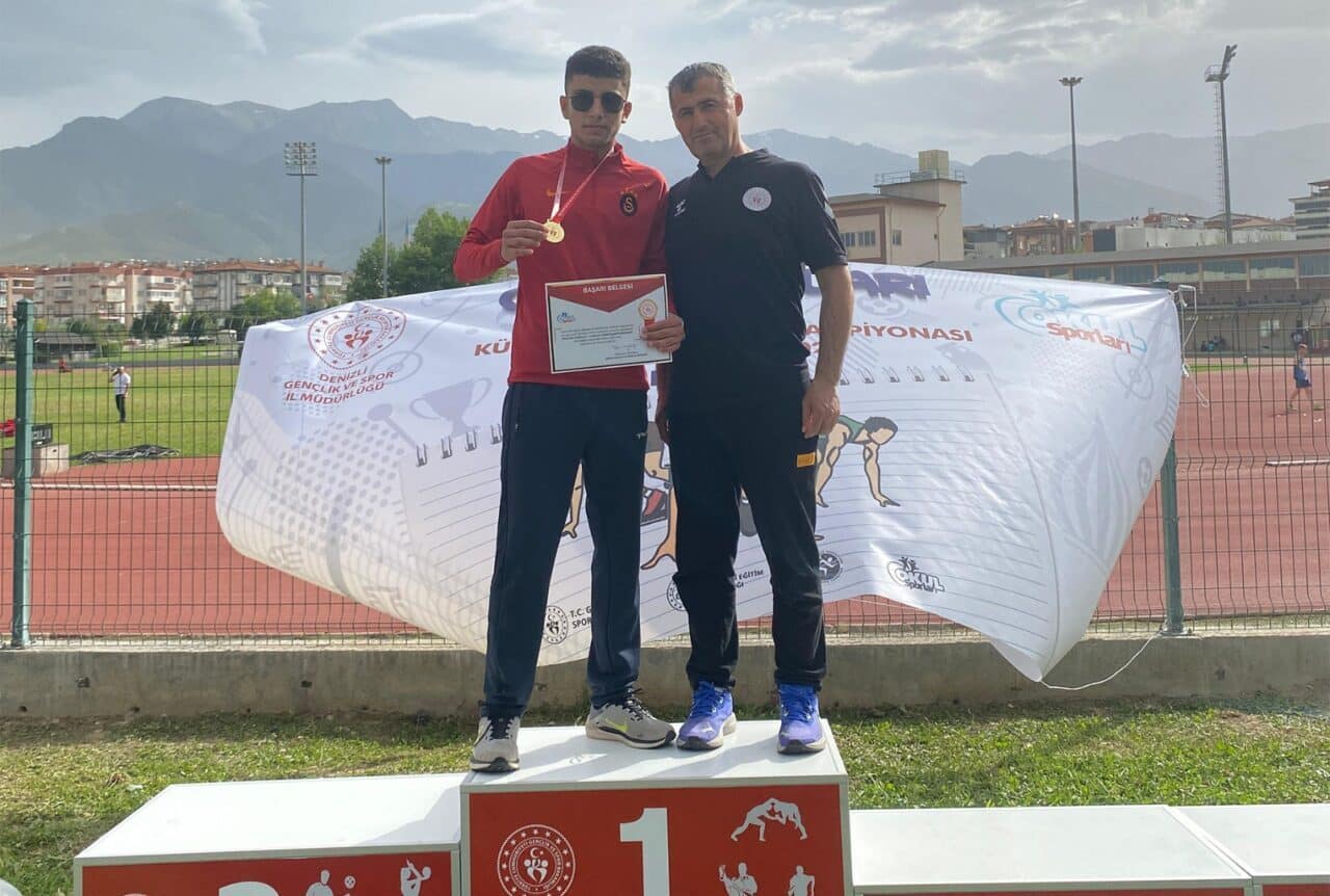 Denizli’de gerçekleştirilen Okul Sporları Puanlı Atletizm Türkiye Şampiyonası yarışmalarında Karaman