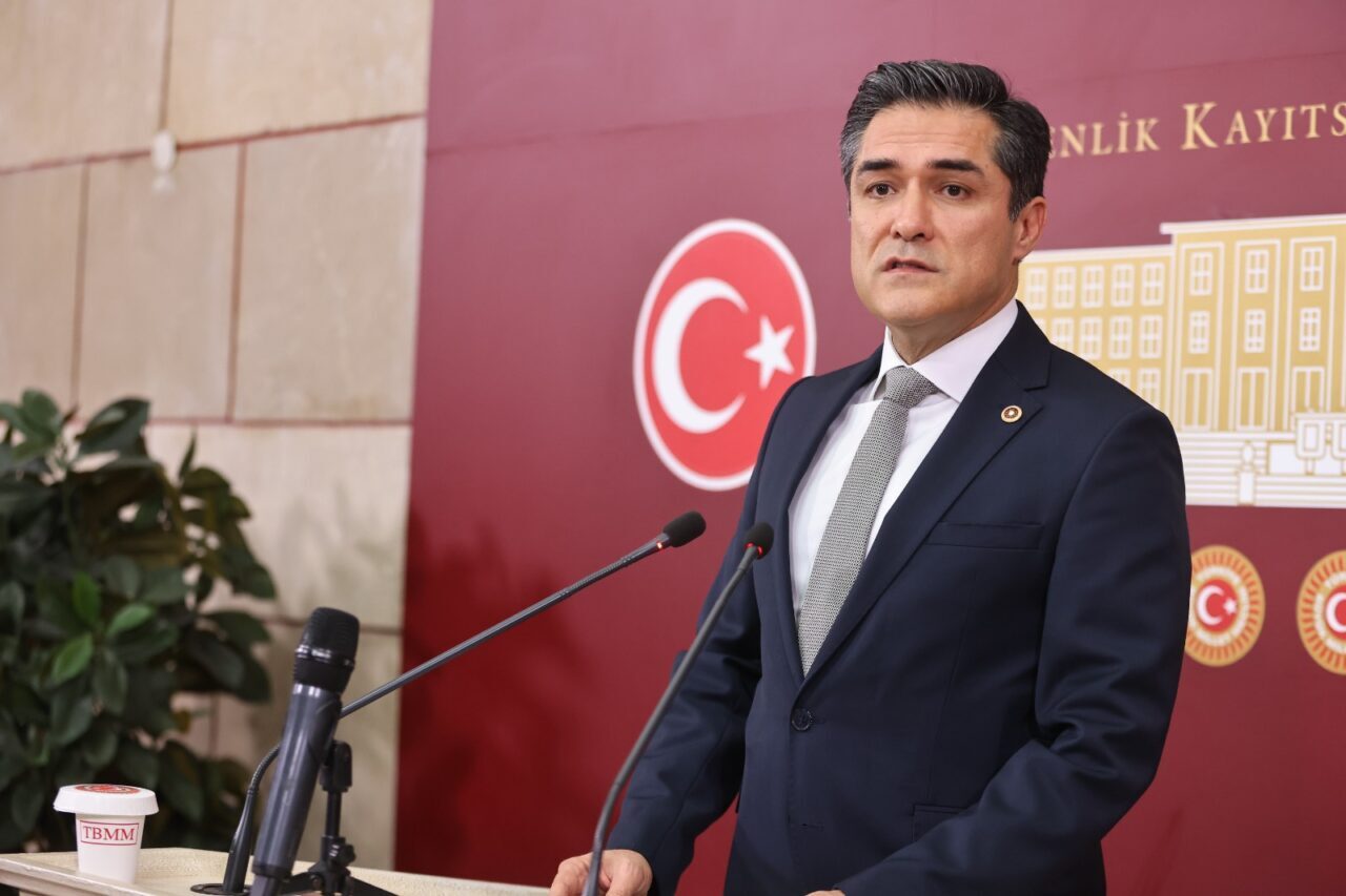 İYİ Parti'li Buğra Kavuncu, Ekrem İmamoğlu'nun sosyal medya hesabının kapatılmasını