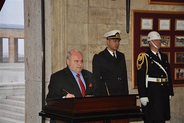 CHP Gürsu eski İlçe Başkanı Cavit Kaya, belediyenin maaş artışını