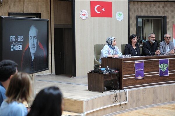 Kayapınar Belediyesi, Mayıs meclis oturumunda Sırrı Süreyya Önder için saygı