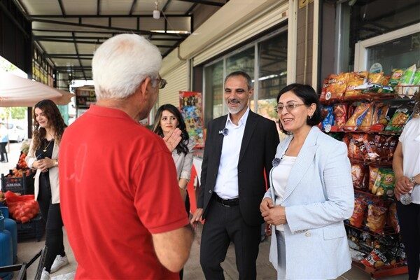 Kayapınar Belediyesi’nin Barış Mahallesi Affet Evler bölgesindeki yol ve temizlik