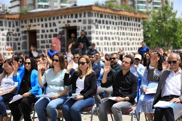 Kayapınar Belediyesi'nin mayıs ayı olağan meclis toplantısının dördüncü oturumu halka