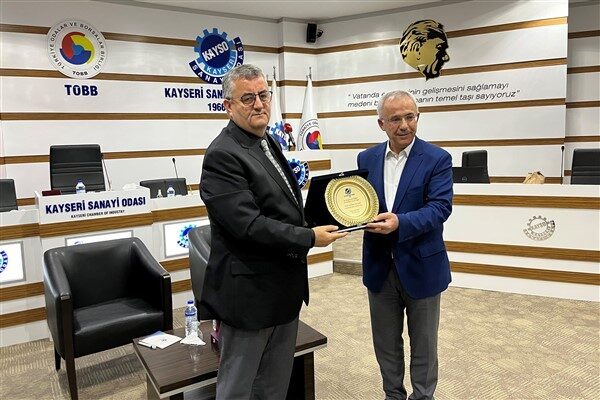 Büyükşehir Belediyesi Genel Sekreteri Hüseyin Beyhan’ın da katıldığı panelde, Kayseri