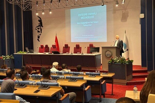 Kayseri Büyükşehir Belediyesi Meclis Salonu’nda Hacettepe Üniversitesi Öğretim Üyesi Prof.