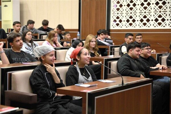 Keçiören Belediyesi’nde staj yapan öğrencilere yönelik düzenlenen ve danışman-rehber öğretmen