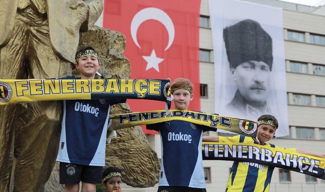 Keçiören Belediyesi’nin Kalaba Kent Meydanı’na kurduğu dev ekranda yayınlanan karşılaşma,
