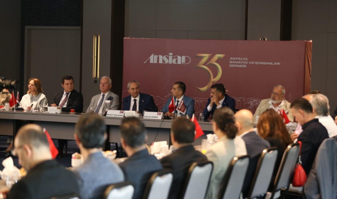 Kepez Belediye Başkanı Mesut Kocagöz, ANSİAD üyelerine Kepez'in geleceğiyle ilgili