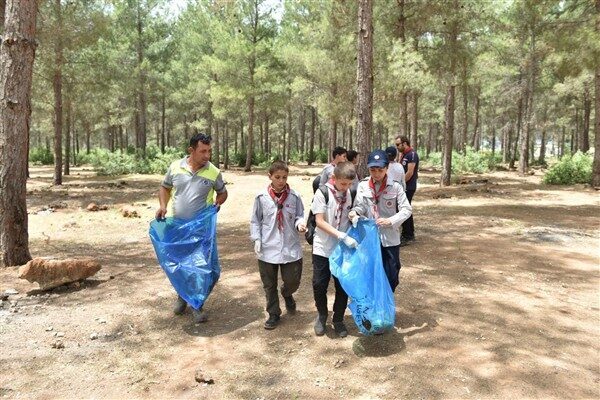 Kirişçiler Mahallesi’nde öğrenciler, Kepez Belediyesi ve Orman Bölge Müdürlüğü’nün ortaklaşa