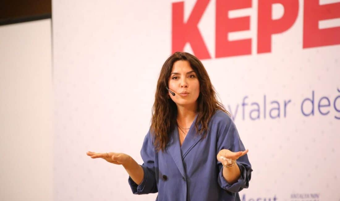 Kepez Kitap Fuarı'nda, Dilek Cesur'un "Rota Yeniden Oluşturuluyor" kitabına ilgi