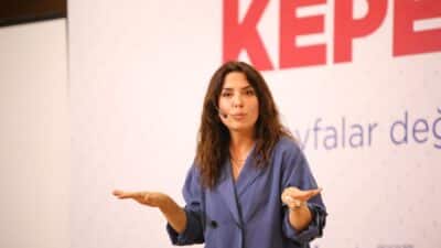 Kepez Kitap Fuarı'nda, Dilek Cesur'un "Rota Yeniden Oluşturuluyor" kitabına ilgi
