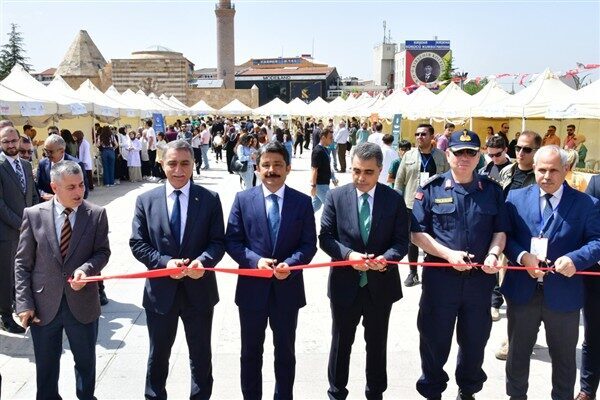 Kırşehir Ahi Evran Üniversitesi tarafından düzenlenen Cacabey Bilim Şenliği’ne ilgi