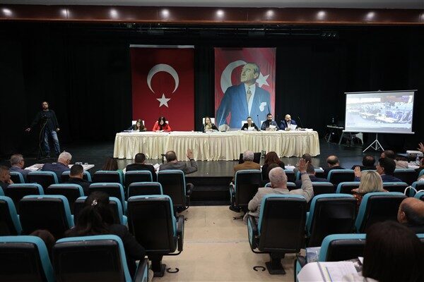 Konak Belediye Başkanı Nilüfer Çınarlı Mutlu, belediyedeki görevlendirmeleri açıkladı. Yeni