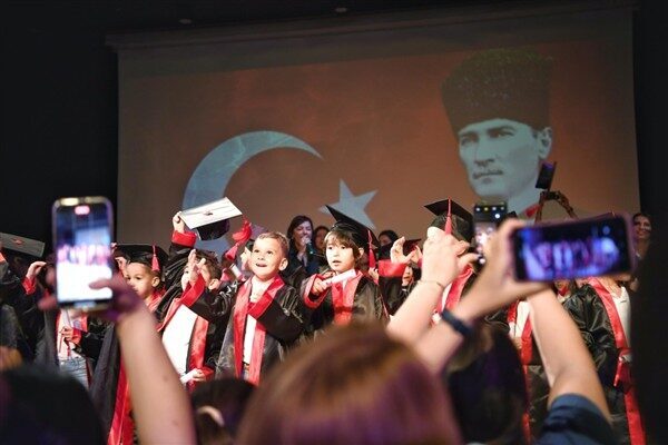 Konyaaltı Belediyesi Kreş ve Gündüz Bakımevleri’nde eğitim gören minikler, 2