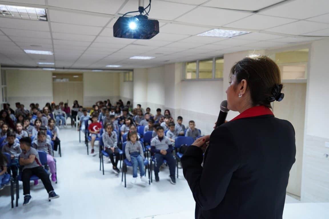 Park ve Bahçeler Müdürlüğü personeline Dr. Sevinç Ateş eşliğinde eğitim