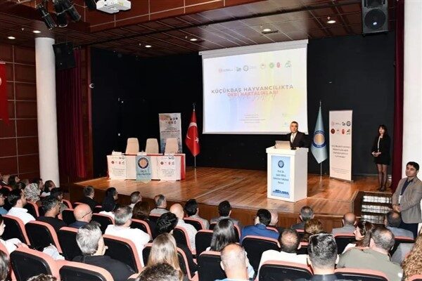 Dicle Üniversitesi'nde düzenlenen sempozyuma Rektör Yardımcısı Prof. Dr. Mehmet Siraç