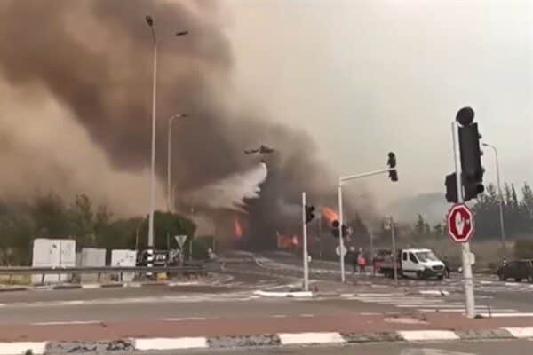 İsrail, ulusal bir acil durum ilan ederek yangınlarla mücadele için