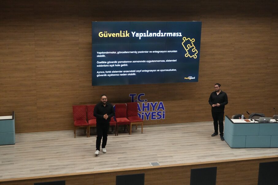 Belediye Konferans Salonu’nda gerçekleşen eğitime belediyenin tüm müdürlüklerinden personel katılım
