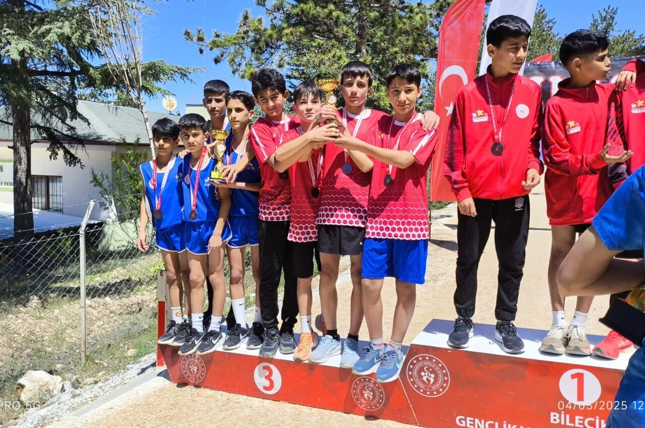 Eskişehir'deki Okullararası Yıldızlar ve Küçükler Kategorisi Grup Müsabakaları'nda Mert Katı