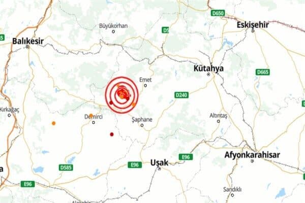 Kütahya Simav'da 9.1 derinliğindeki depremin şiddeti 4.3 olarak ölçüldü KRDAE