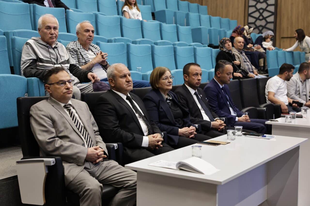 Kütahya Belediye Başkanı Eyüp Kahveci başkanlığında yapılan toplantılarda vatandaşlar, taleplerini