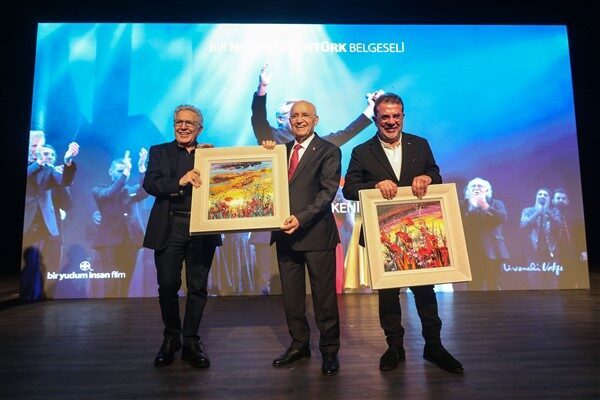 Yönetmen Nebil Özgentürk’ün yaklaşık iki yılda hazırladığı belgesel, izleyicilerden beğeni