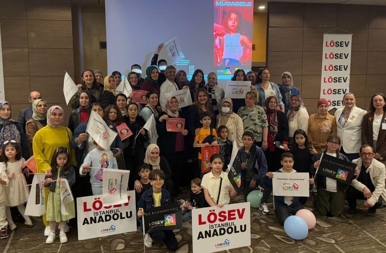LÖSEV'in düzenlediği etkinlikte kanserle mücadele konuşuldu. Ailelerin dayanışma ruhu ve