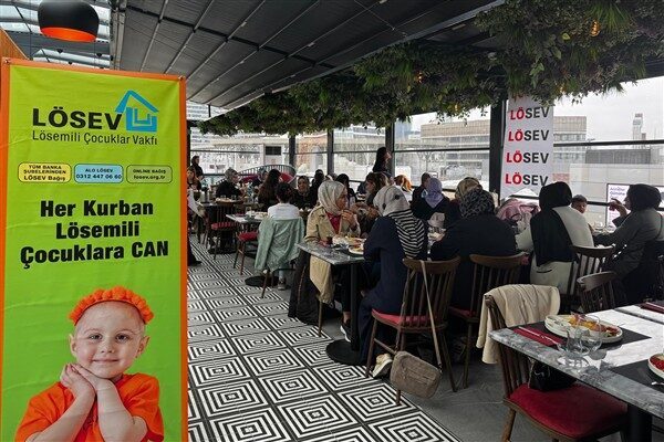 Tedavileri devam eden ve tamamlanan çocukların anneleriyle bir araya gelen