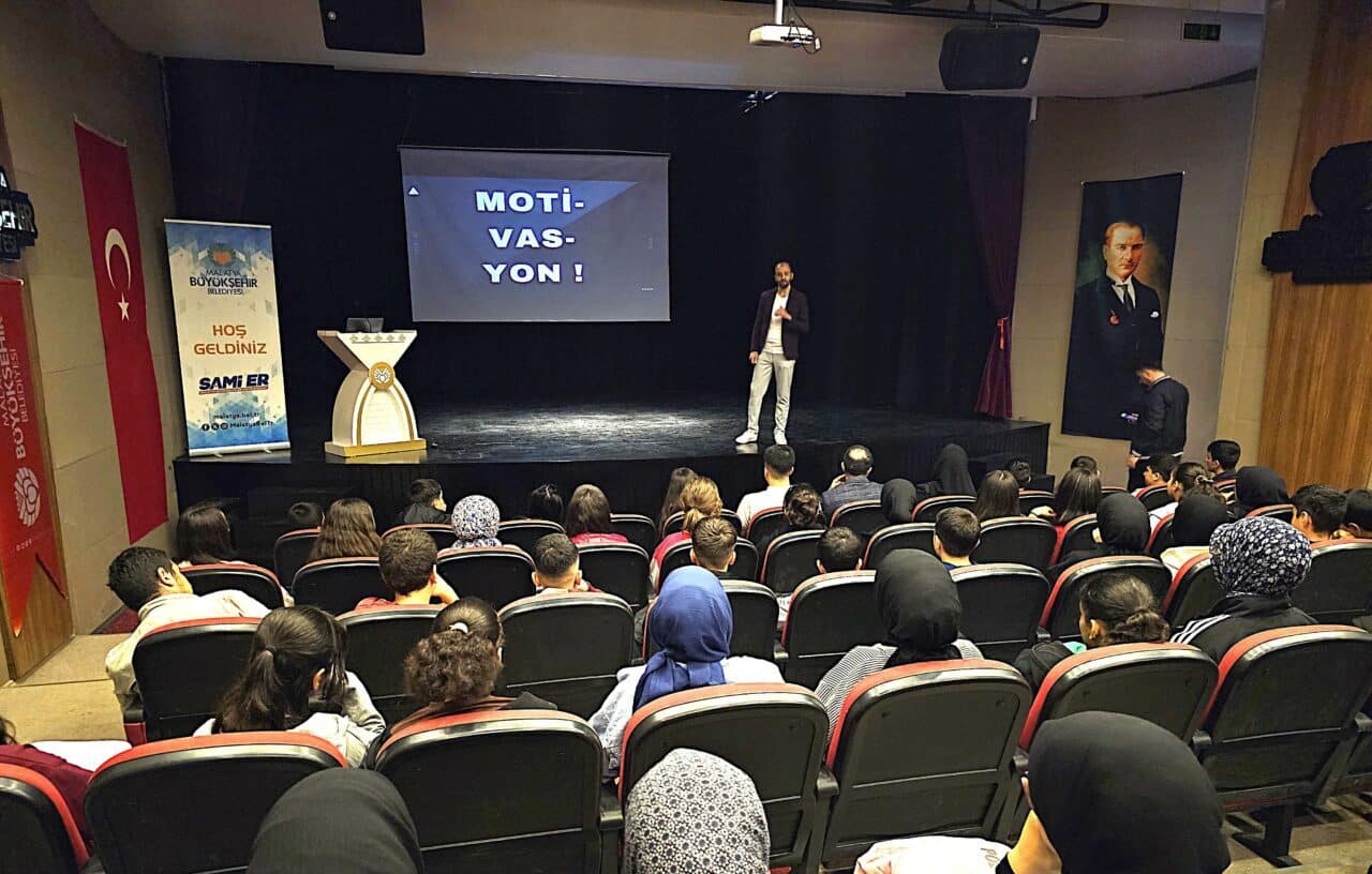 Malatya Büyükşehir Belediyesi'nin düzenlediği "Kaygı Yönetimi ve Motivasyon" seminerine 8.